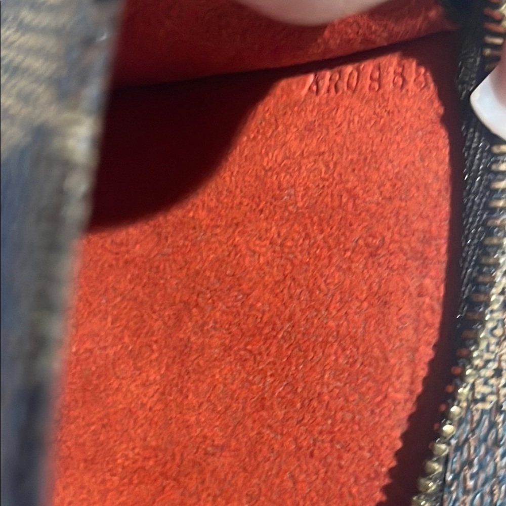 Louis Vuitton Pouchette - Picture 8 of 10